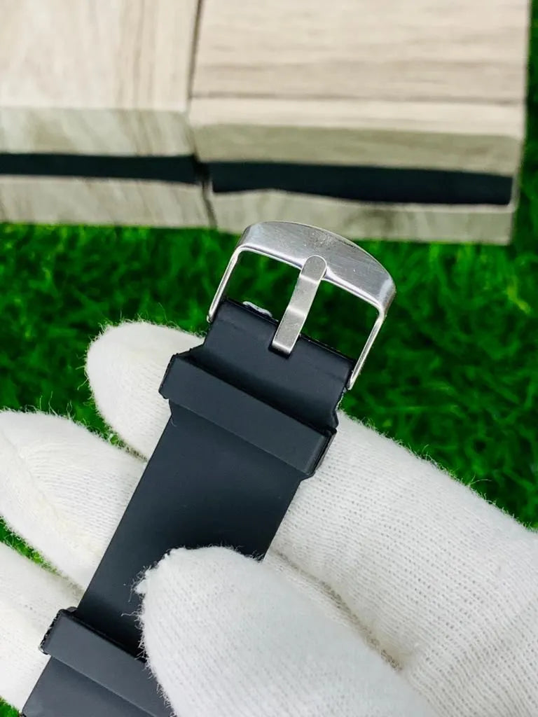 Master Quartz Watch For Men's  Water resistant & Steel Back